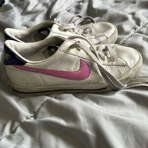 Women’s Nike sneakers